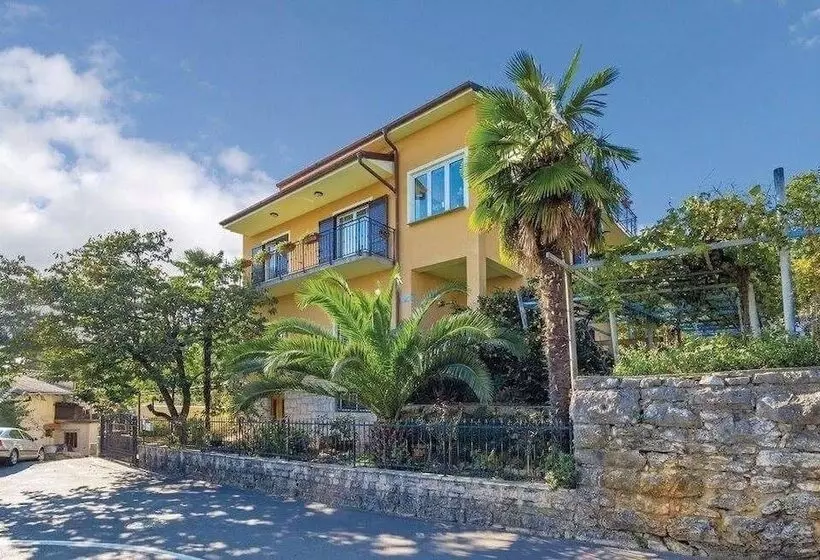Apartment Kumicic