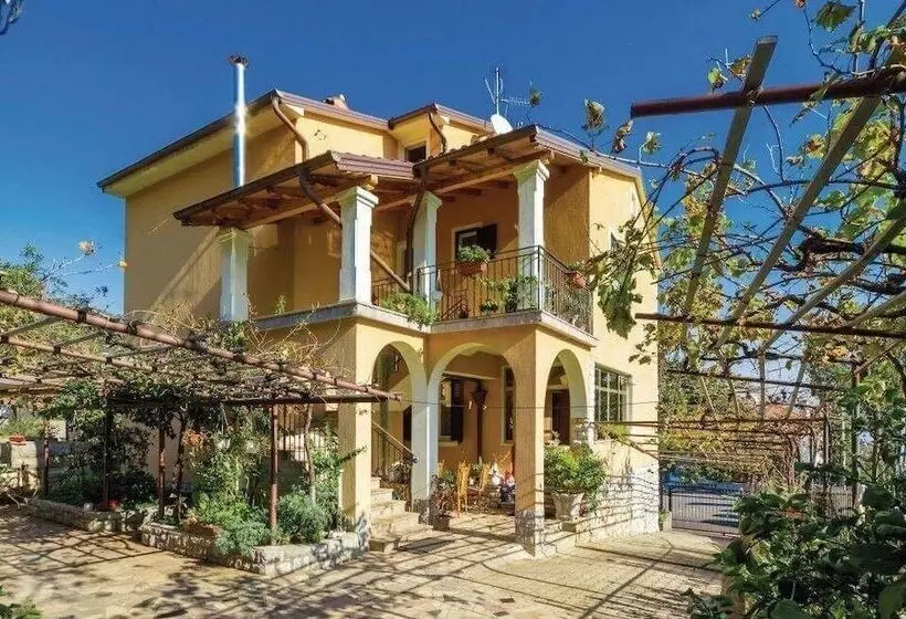 Apartment Kumicic