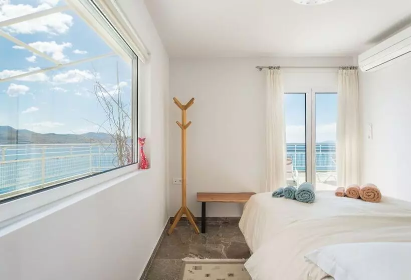 Seafront Penthouse Leo
