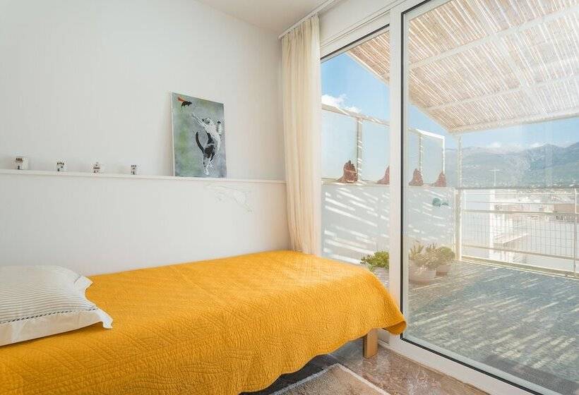 Seafront Penthouse Leo