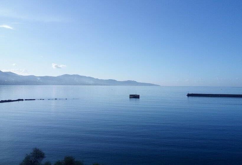 Seafront Penthouse Leo