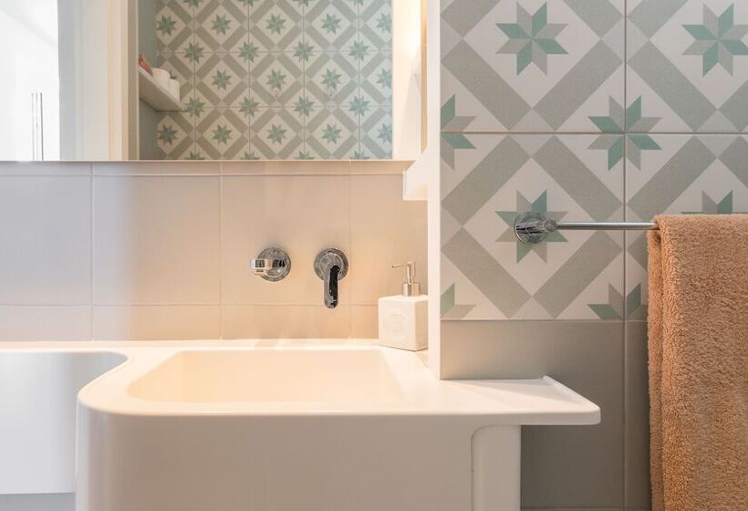 Seafront Penthouse Leo