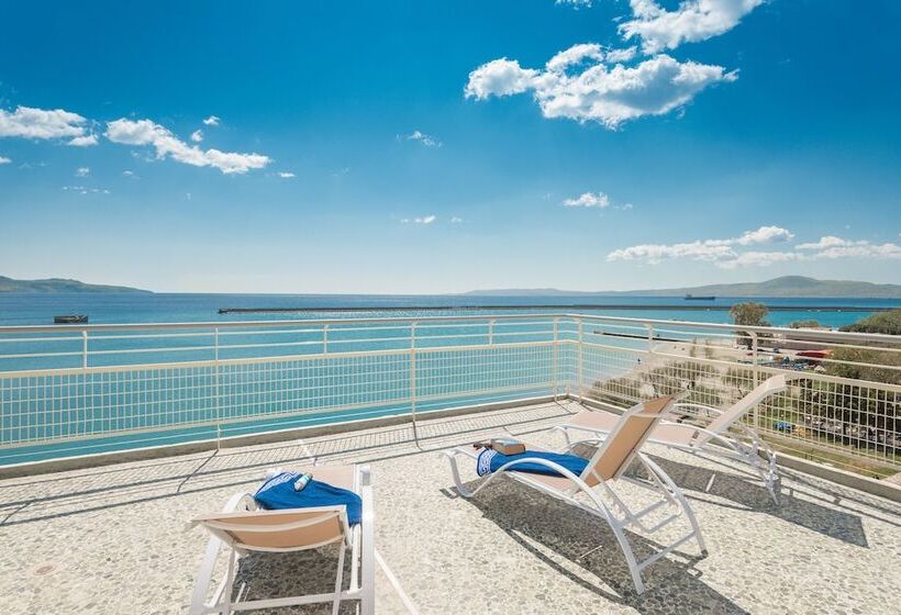 Seafront Penthouse Leo