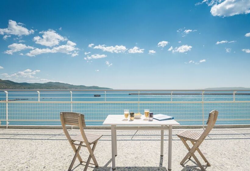 Seafront Penthouse Leo