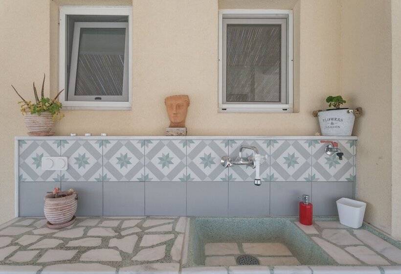 Seafront Penthouse Leo