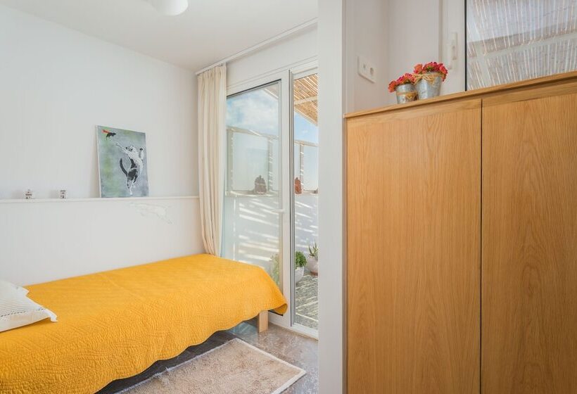 Seafront Penthouse Leo