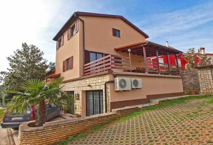 Apartment 845
