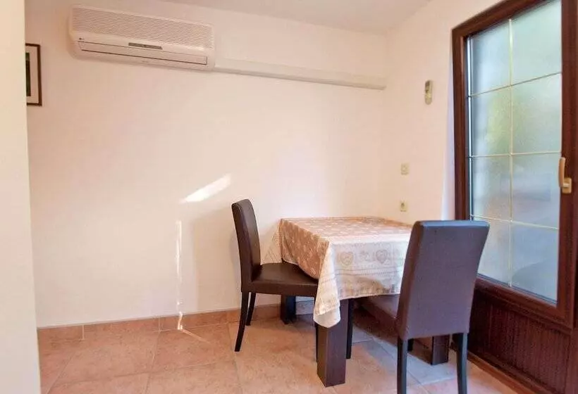 Apartment 845