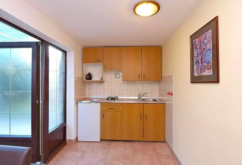 Apartment 845
