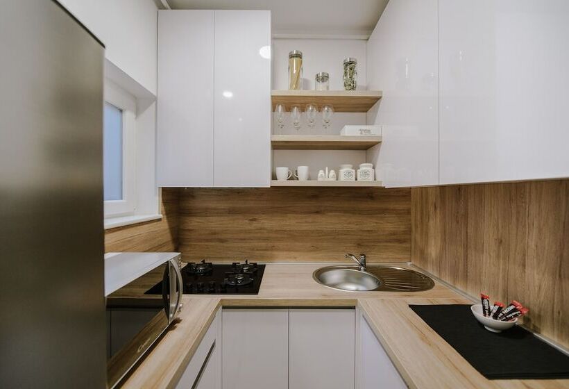 Apartment British Square With Parking