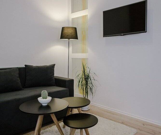 Apartment British Square With Parking