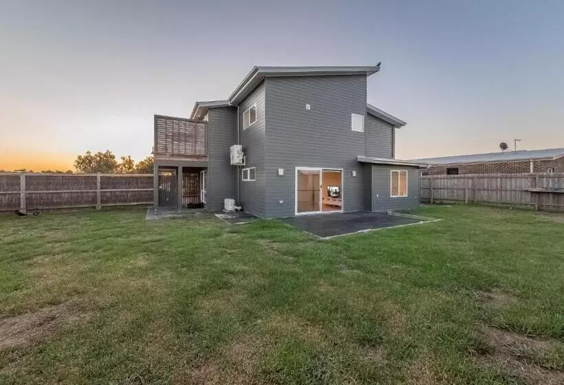7 Boardwalk Boulevard, Cowes