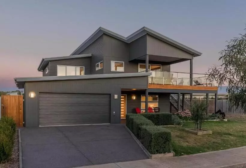 7 Boardwalk Boulevard, Cowes