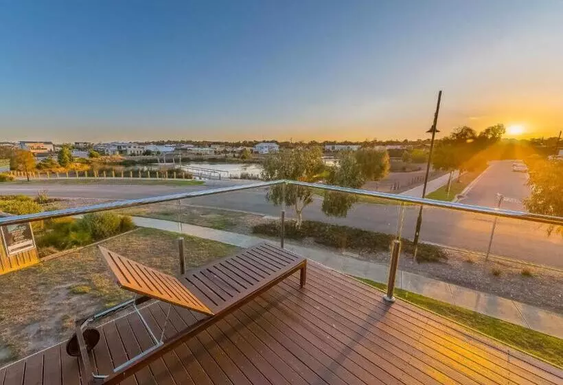 7 Boardwalk Boulevard, Cowes