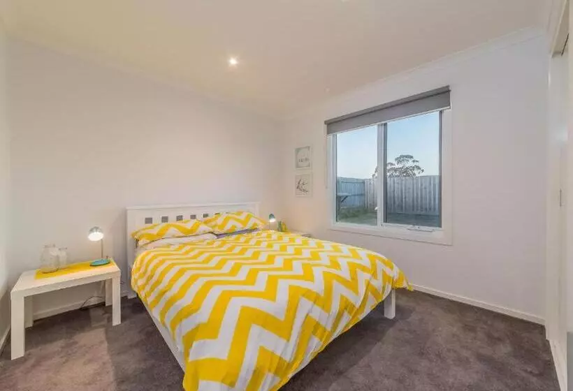 7 Boardwalk Boulevard, Cowes