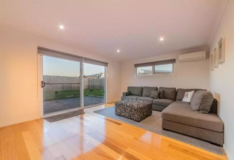 7 Boardwalk Boulevard, Cowes