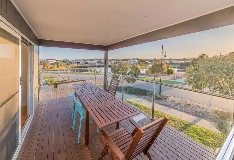 7 Boardwalk Boulevard, Cowes
