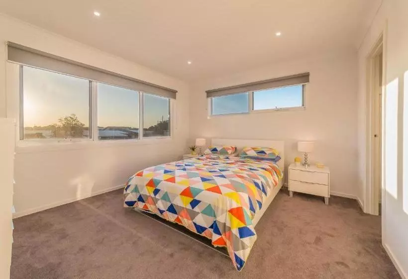 7 Boardwalk Boulevard, Cowes