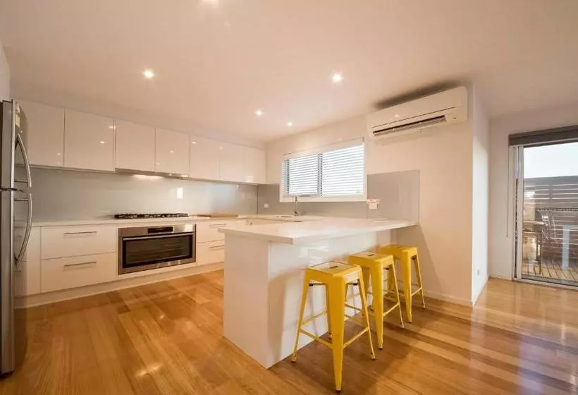 7 Boardwalk Boulevard, Cowes