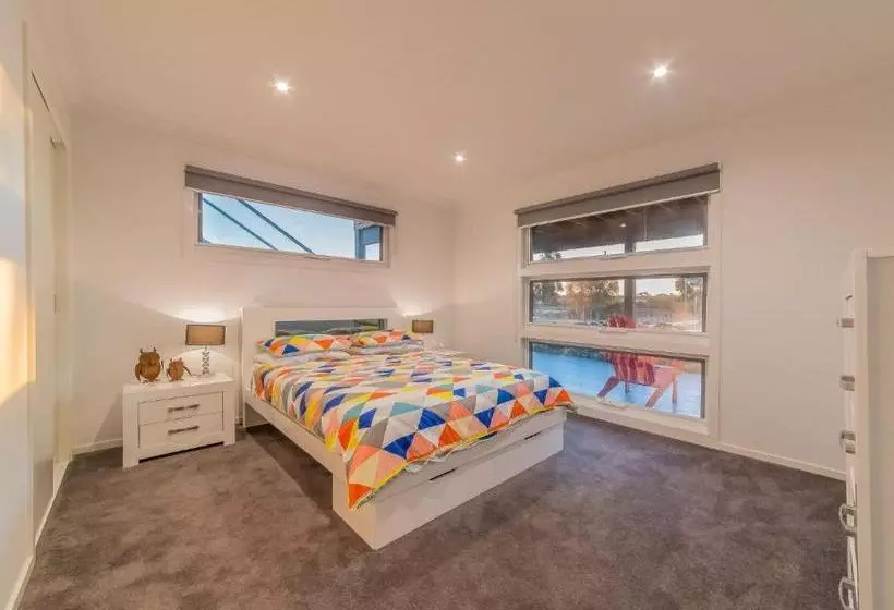 7 Boardwalk Boulevard, Cowes