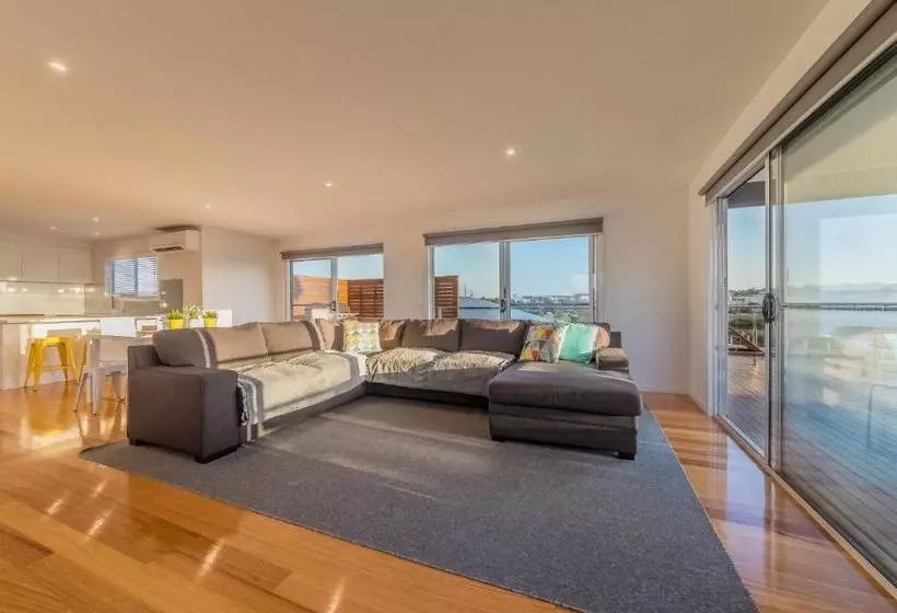 7 Boardwalk Boulevard, Cowes