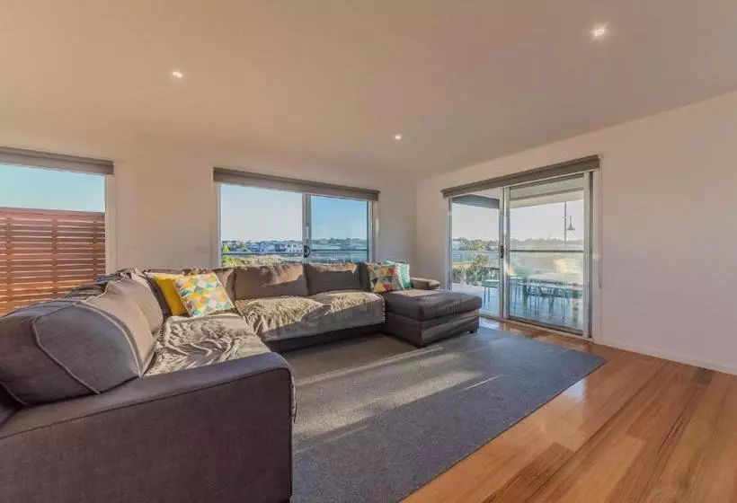 7 Boardwalk Boulevard, Cowes