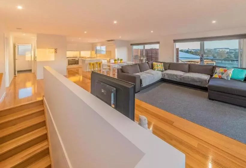 7 Boardwalk Boulevard, Cowes