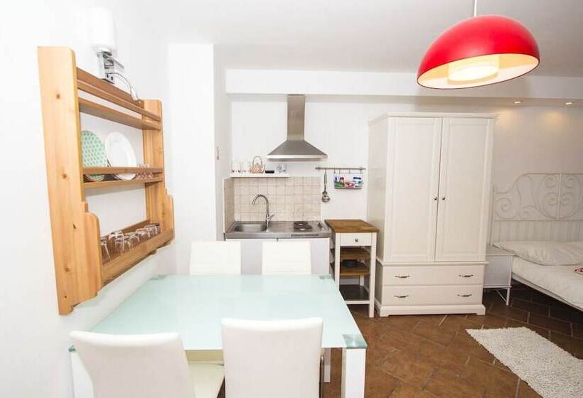 Jerry & Oli S Apartments