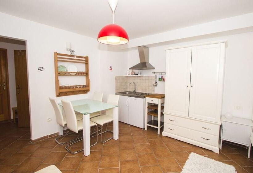 Jerry & Oli S Apartments