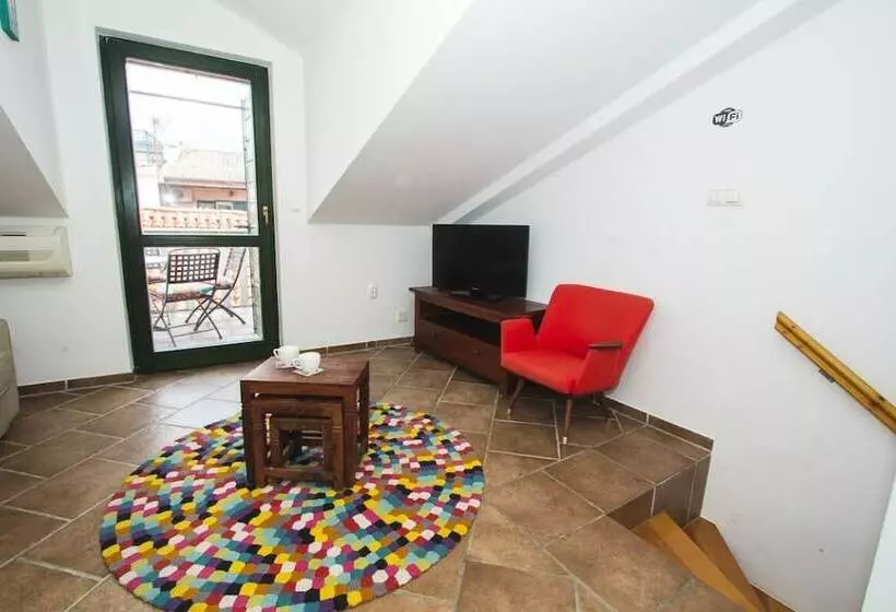 Jerry & Oli S Apartments