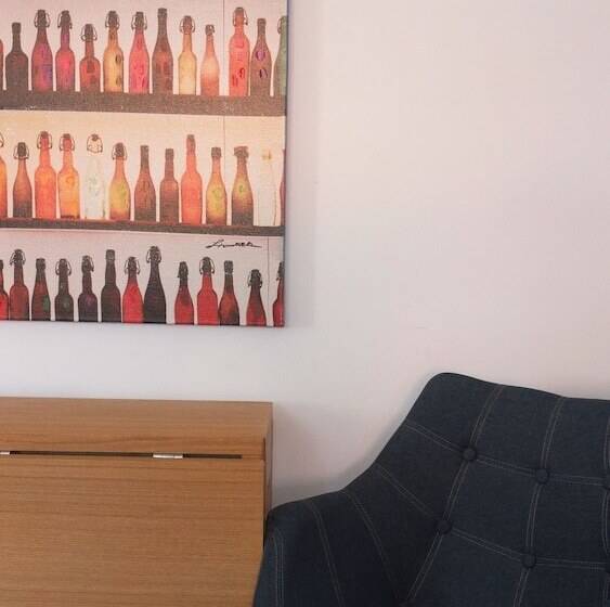 Quiet And Sunny Central Lisbon Apartment