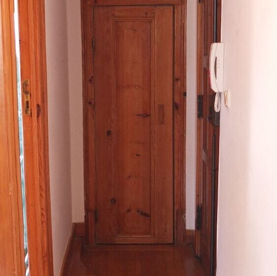 Quiet And Sunny Central Lisbon Apartment