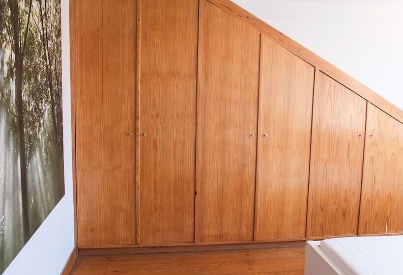 Quiet And Sunny Central Lisbon Apartment