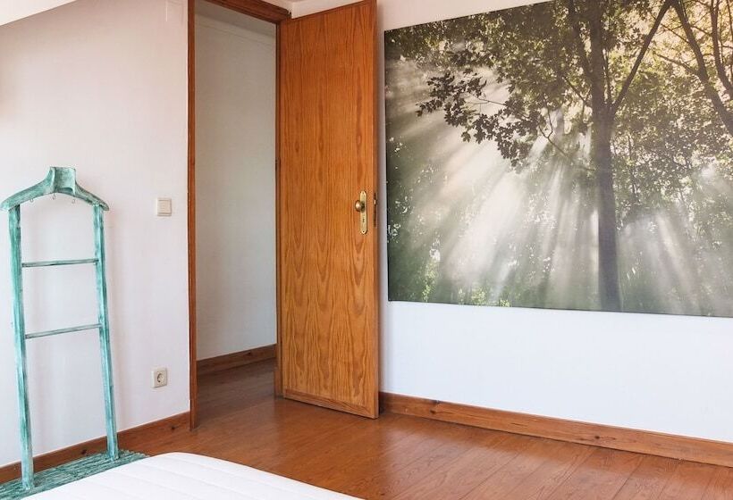 Quiet And Sunny Central Lisbon Apartment