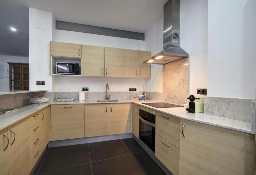 Wonderful Views In Luxury Apartment