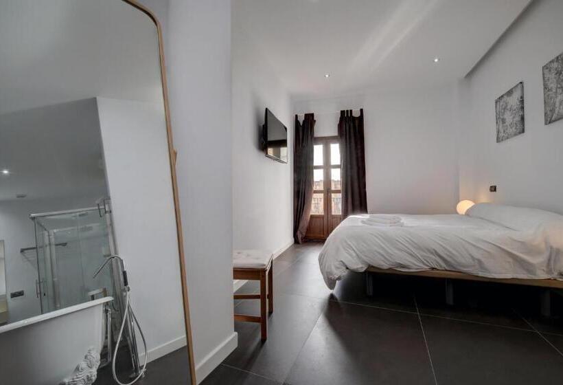 Wonderful Views In Luxury Apartment