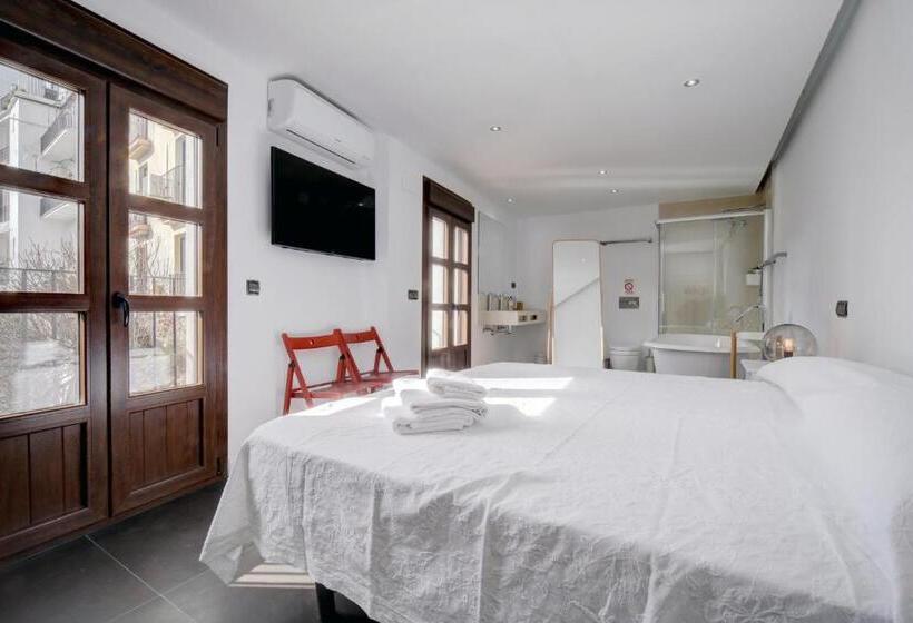 Wonderful Views In Luxury Apartment