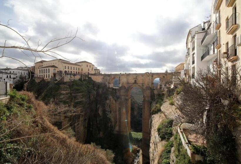 Wonderful Views In Luxury Apartment