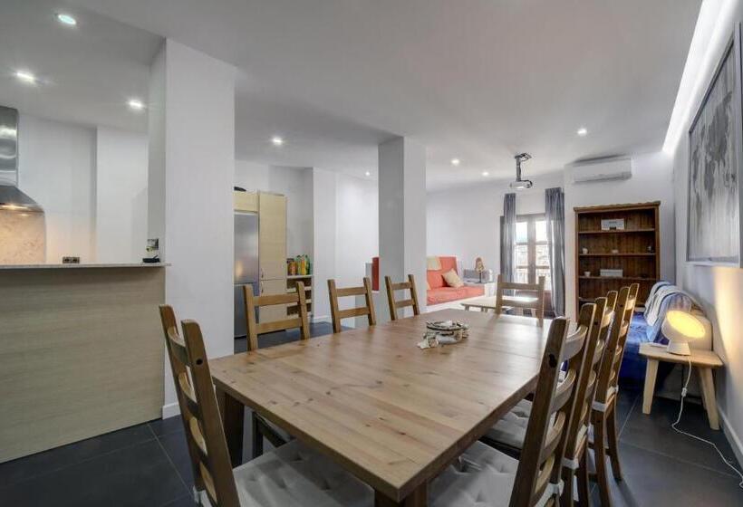 Wonderful Views In Luxury Apartment