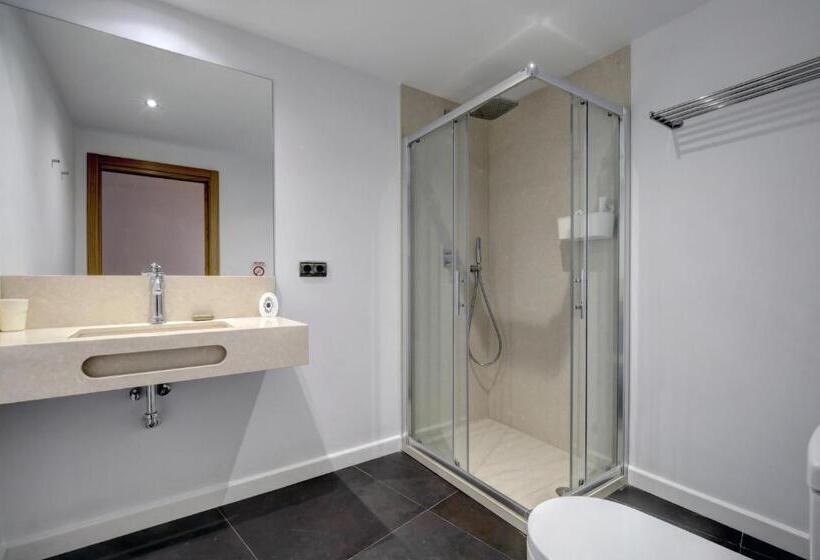 Wonderful Views In Luxury Apartment