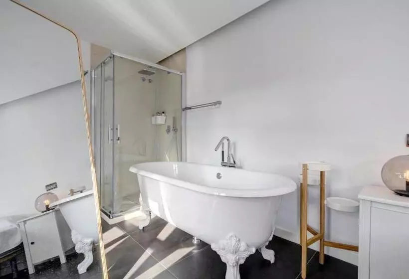 Wonderful Views In Luxury Apartment