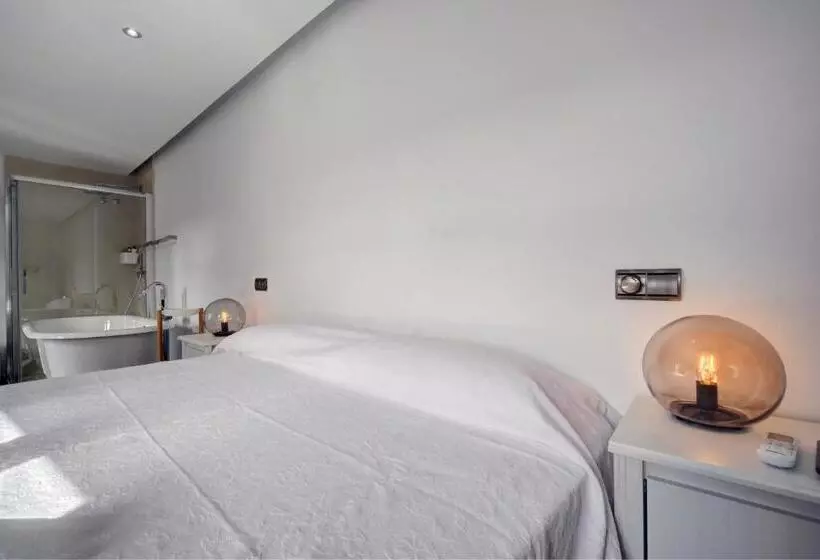 Wonderful Views In Luxury Apartment