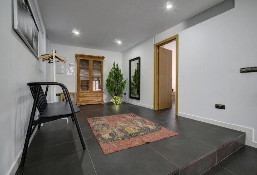 Wonderful Views In Luxury Apartment