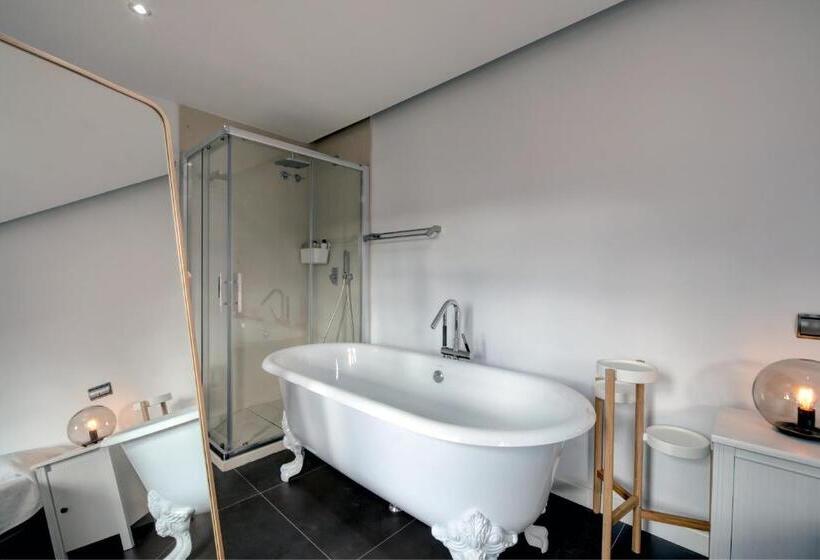 Wonderful Views In Luxury Apartment