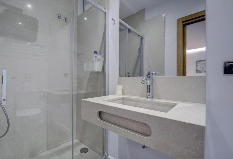 Wonderful Views In Luxury Apartment