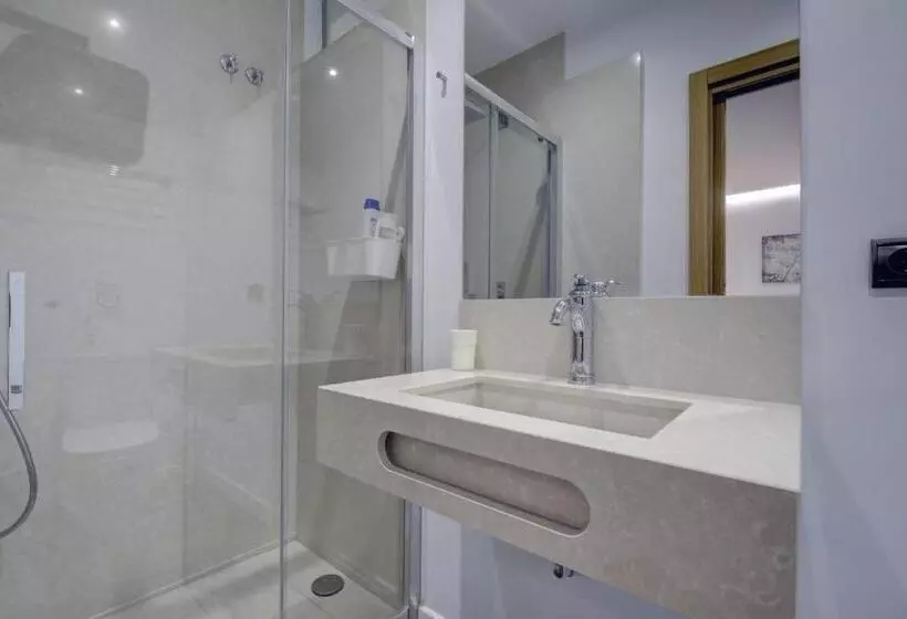 Wonderful Views In Luxury Apartment