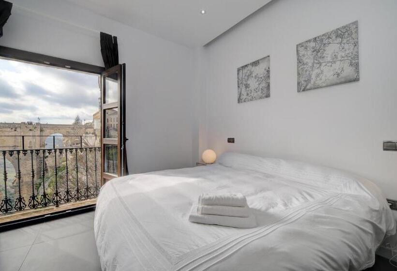 Wonderful Views In Luxury Apartment