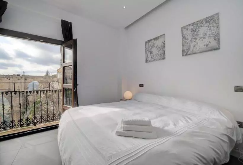 Wonderful Views In Luxury Apartment