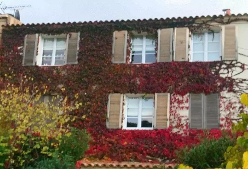 تختخواب و صبحانه Les Chambres D'hôtes De Magali