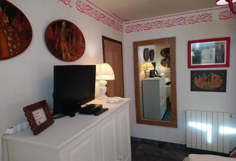 تختخواب و صبحانه Les Chambres D'hôtes De Magali